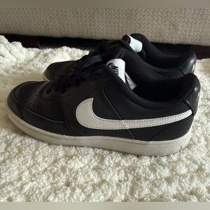 Nike Women’s Black and White Sneakers